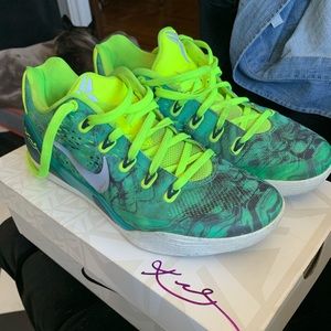 Nike Kobe Bryant 9 em easter size 7.5 used